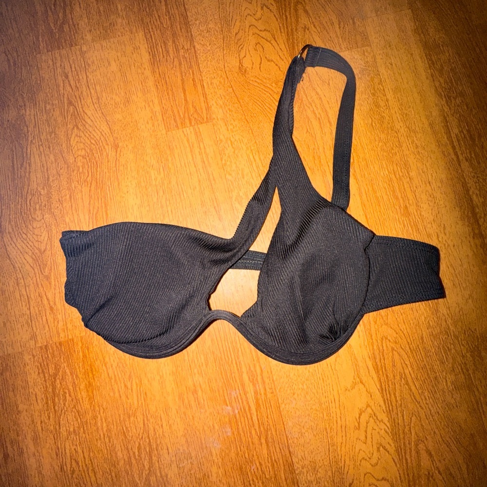 Free- Black Women's Underwire swimsuit top